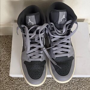 Jordan Men's Black and Gray High-Top Sneakers